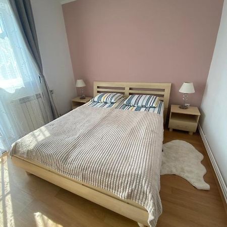 Апартаменты Sendy Apartman 2 Сфынту-Георге Экстерьер фото