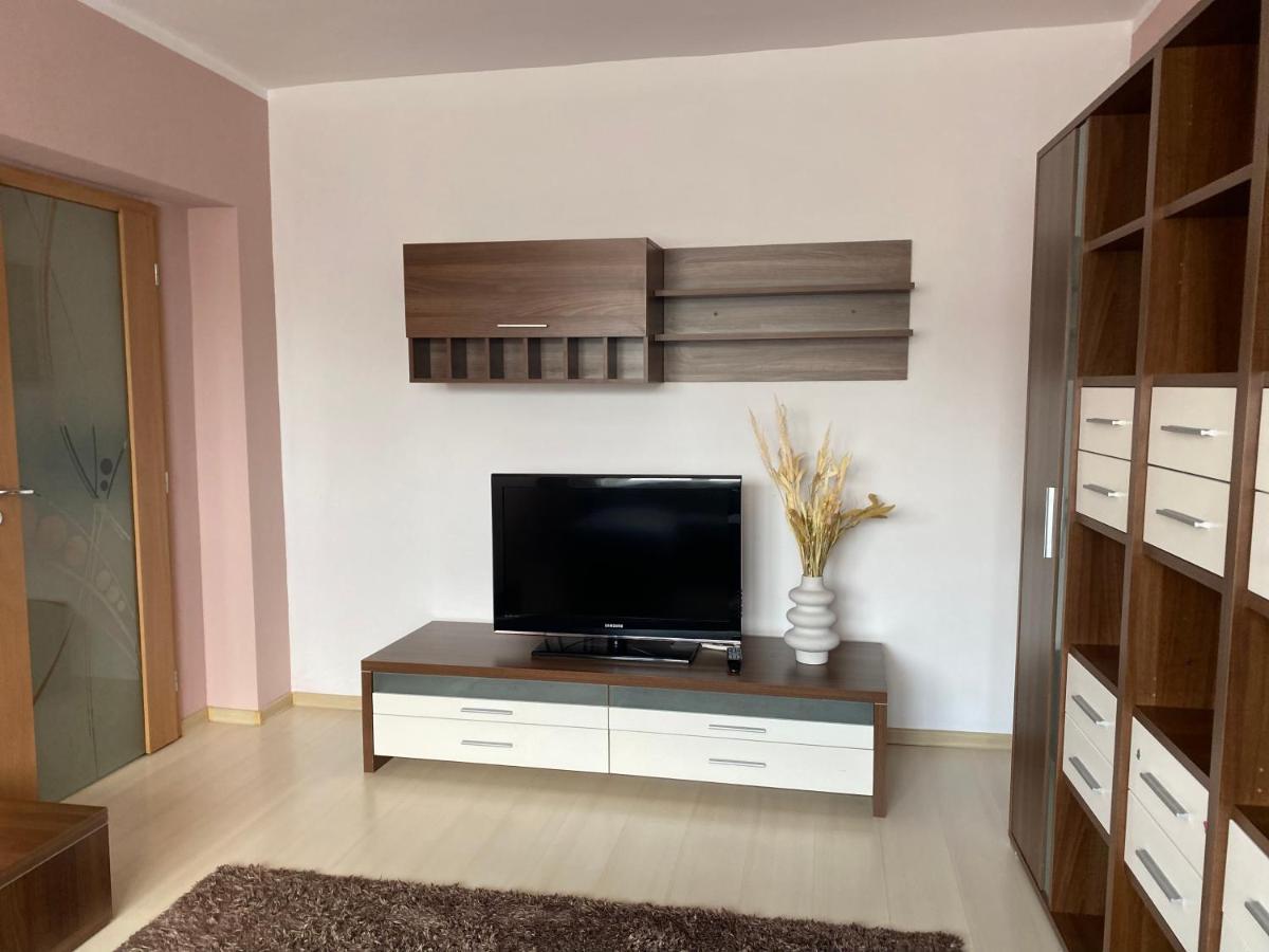 Апартаменты Sendy Apartman 2 Сфынту-Георге Экстерьер фото