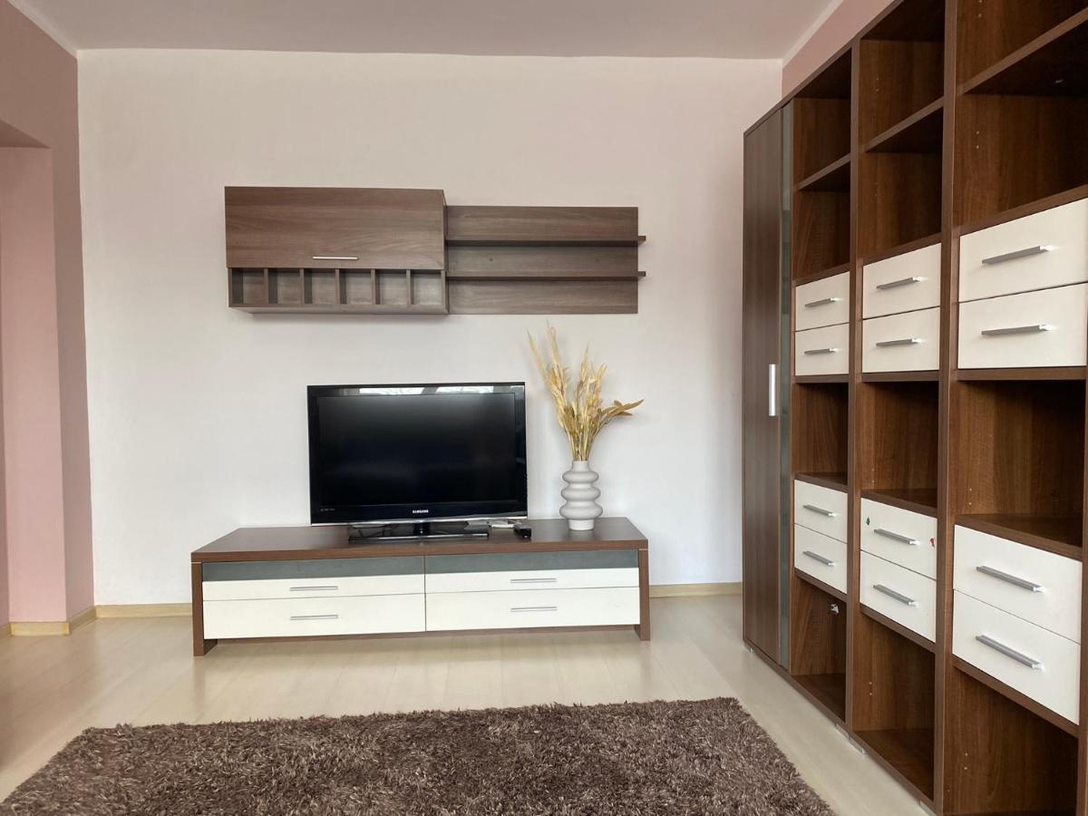 Апартаменты Sendy Apartman 2 Сфынту-Георге Экстерьер фото