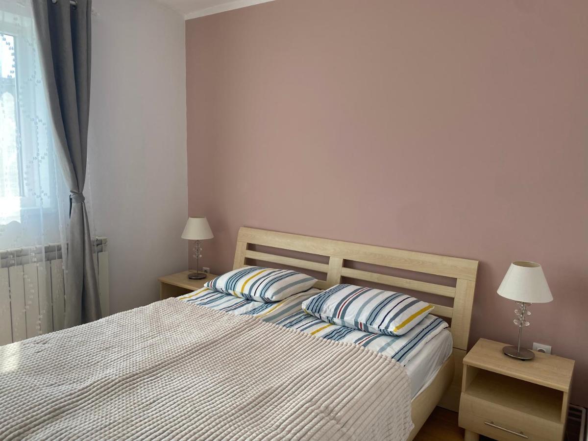 Апартаменты Sendy Apartman 2 Сфынту-Георге Экстерьер фото