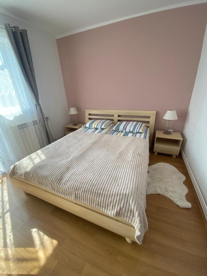 Апартаменты Sendy Apartman 2 Сфынту-Георге Экстерьер фото