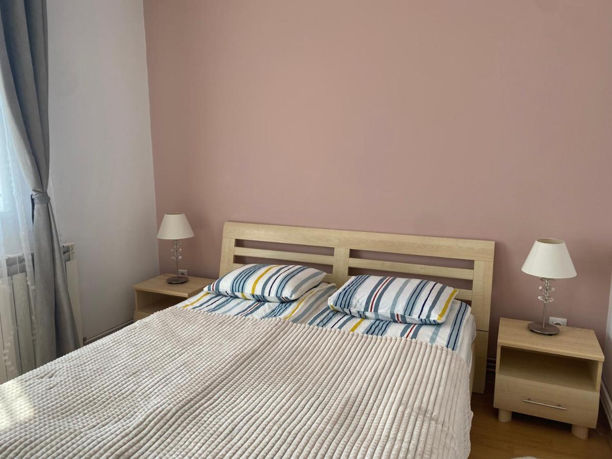 Апартаменты Sendy Apartman 2 Сфынту-Георге Экстерьер фото