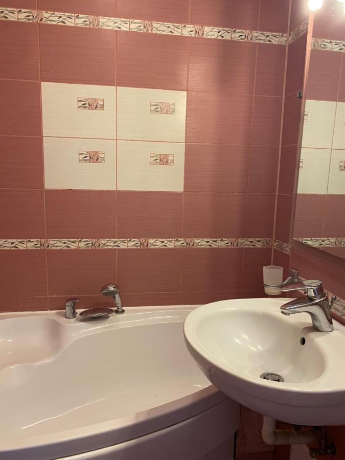 Апартаменты Sendy Apartman 2 Сфынту-Георге Экстерьер фото