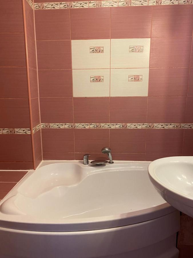 Апартаменты Sendy Apartman 2 Сфынту-Георге Экстерьер фото