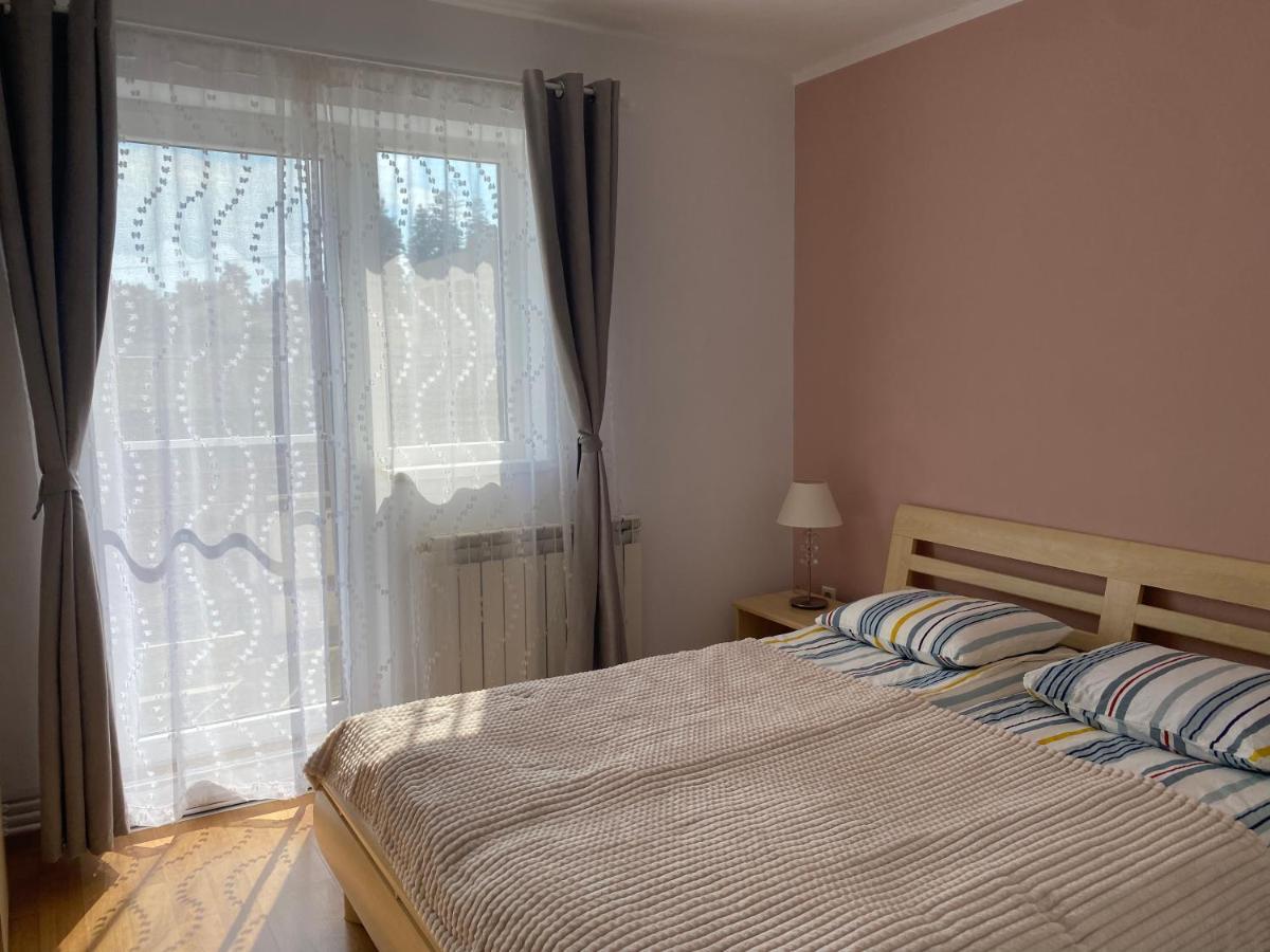 Апартаменты Sendy Apartman 2 Сфынту-Георге Экстерьер фото