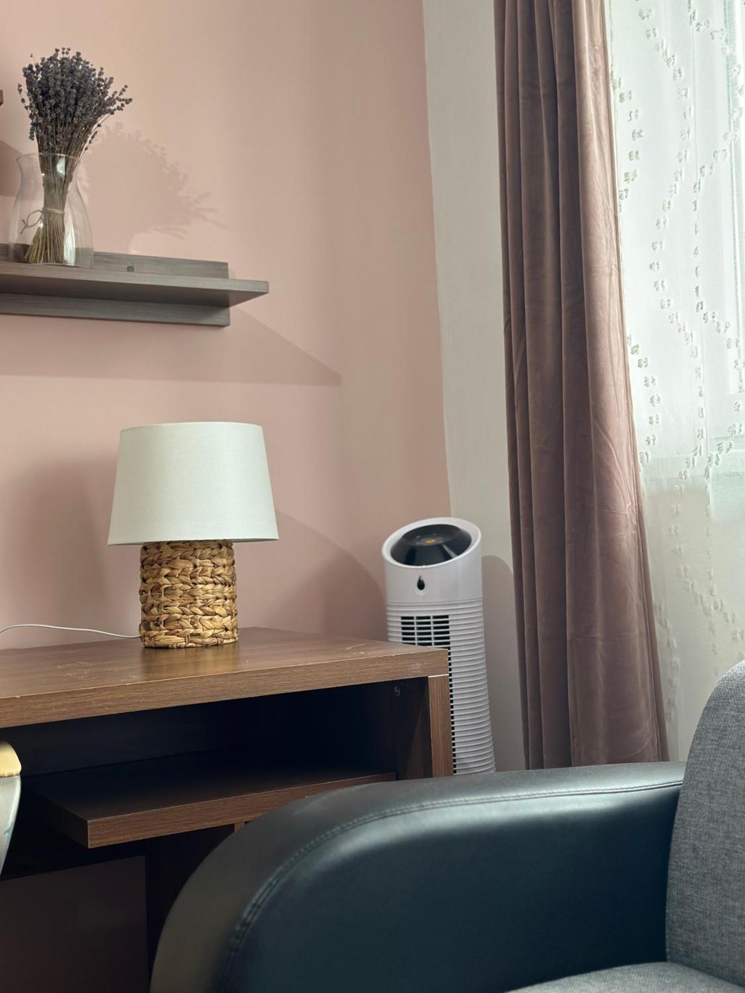 Апартаменты Sendy Apartman 2 Сфынту-Георге Экстерьер фото