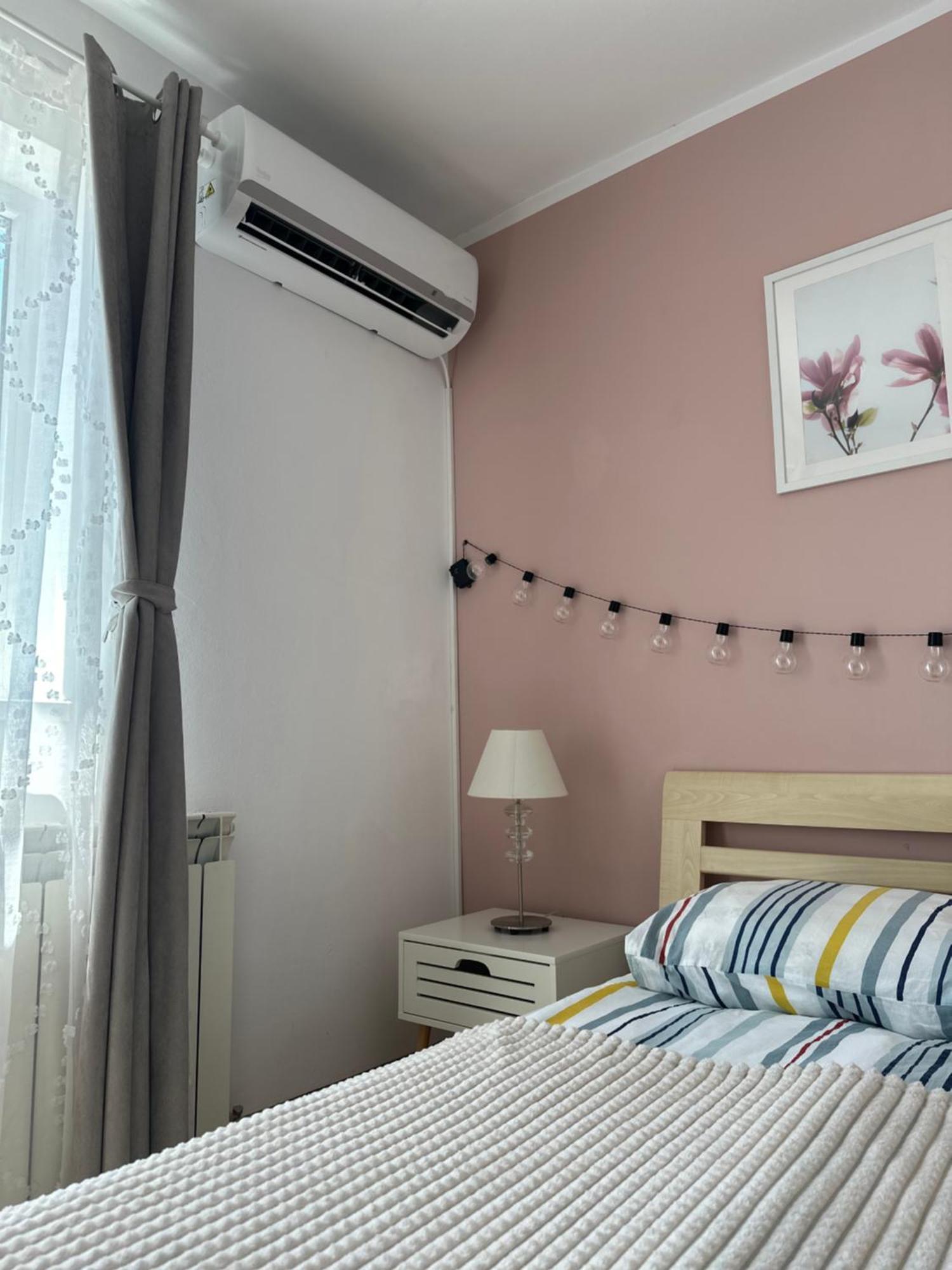 Апартаменты Sendy Apartman 2 Сфынту-Георге Экстерьер фото